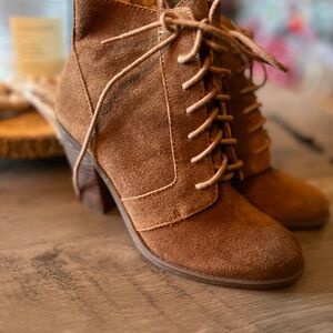 Jessica Simpson Tan Suede Lace-Up Boots